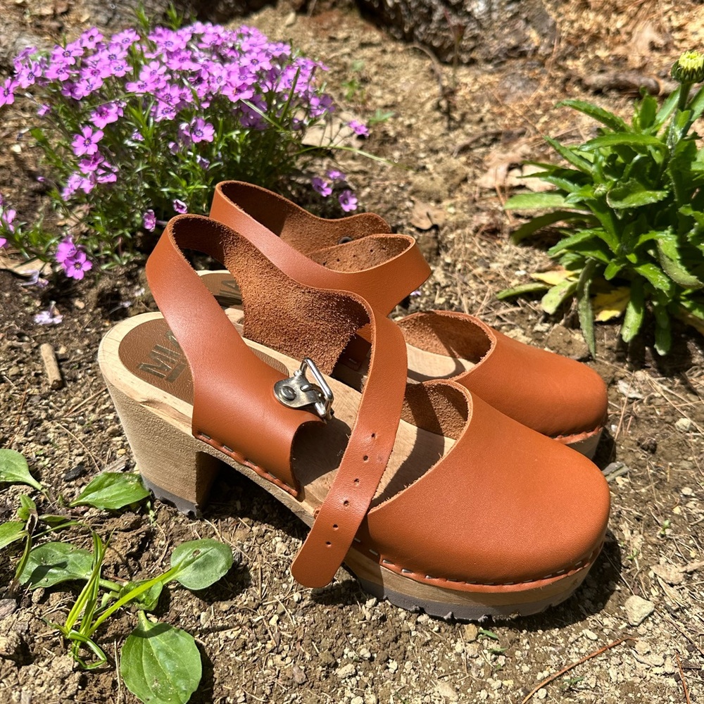 Mia ABBA Clogs size 38 (women’s 7.5-8)